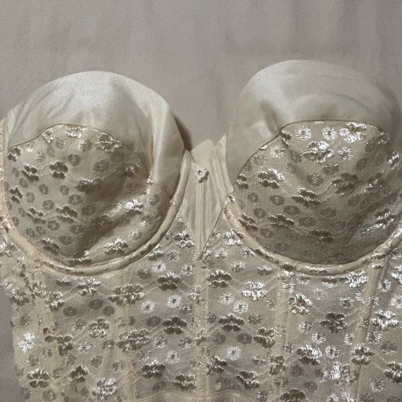 Strapless Bra Bustier 40B. Ivory Floral Lace. SKU 4 - Picture 7 of 8
